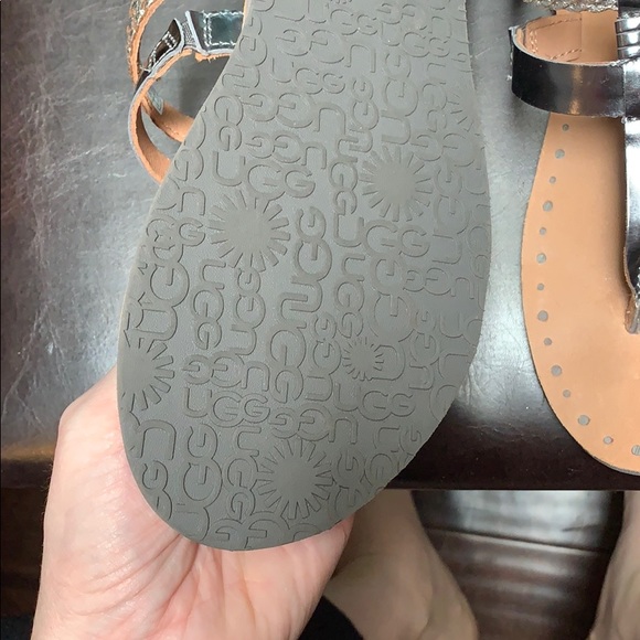 UGG - Picture 4 of 4